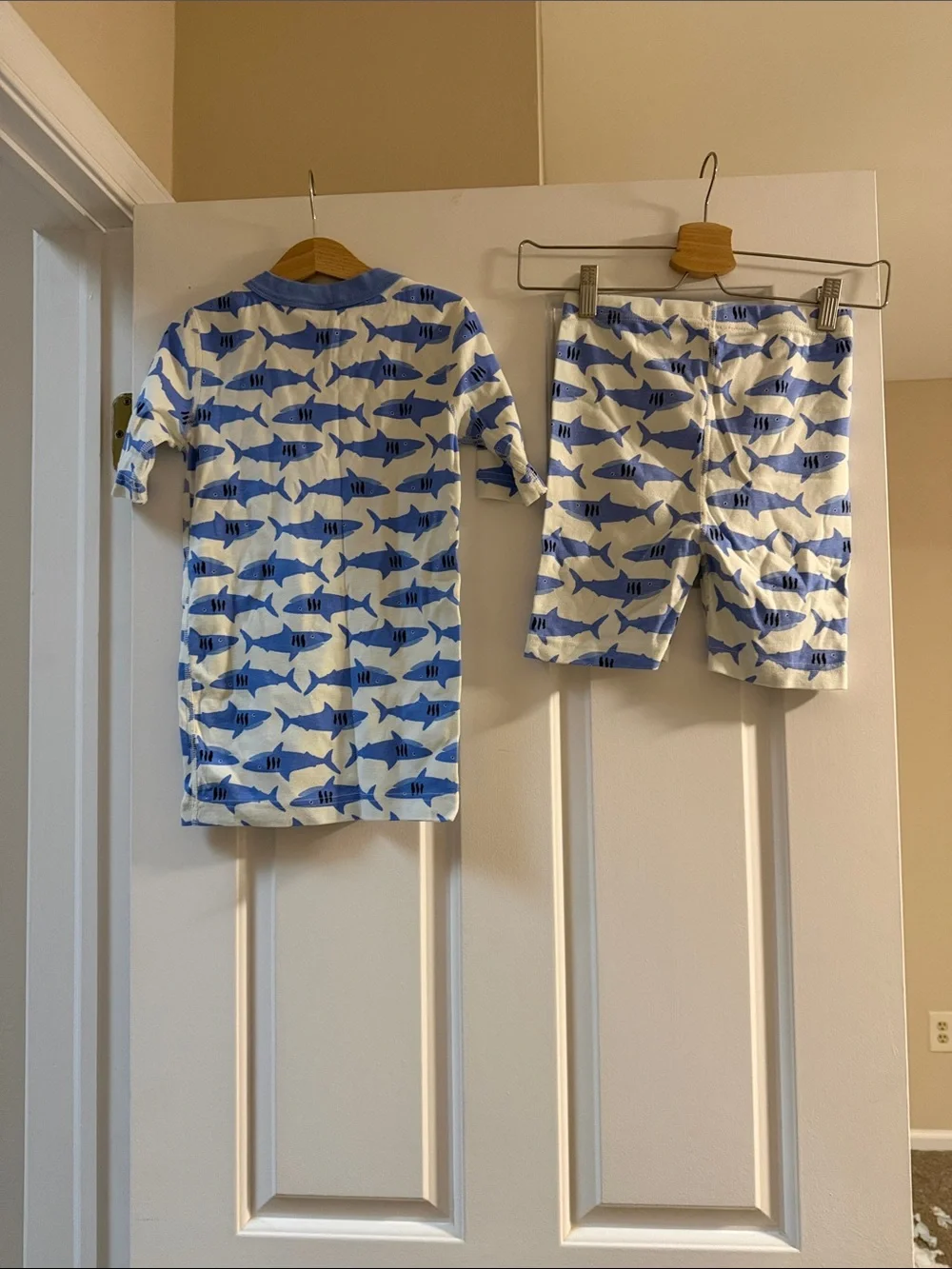 Hanna Andersson Blue and White Shark Print Pajama Set